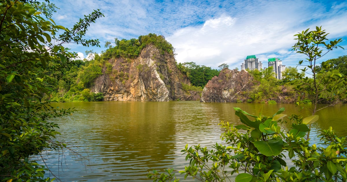 https://mdw-travel-data-us-east-1.s3.amazonaws.com/img/country/Singapore/Little-Guilin/img_01.jpg