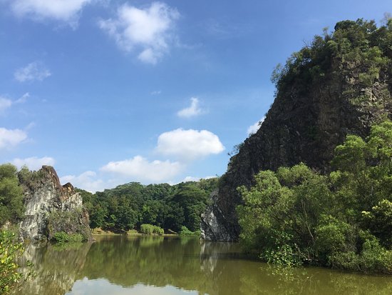 https://mdw-travel-data-us-east-1.s3.amazonaws.com/img/country/Singapore/Little-Guilin/img_02.jpg