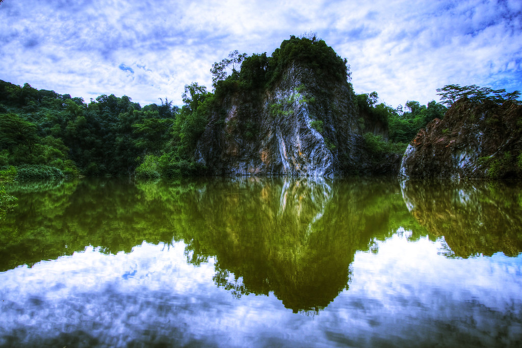 https://mdw-travel-data-us-east-1.s3.amazonaws.com/img/country/Singapore/Little-Guilin/img_03.jpg
