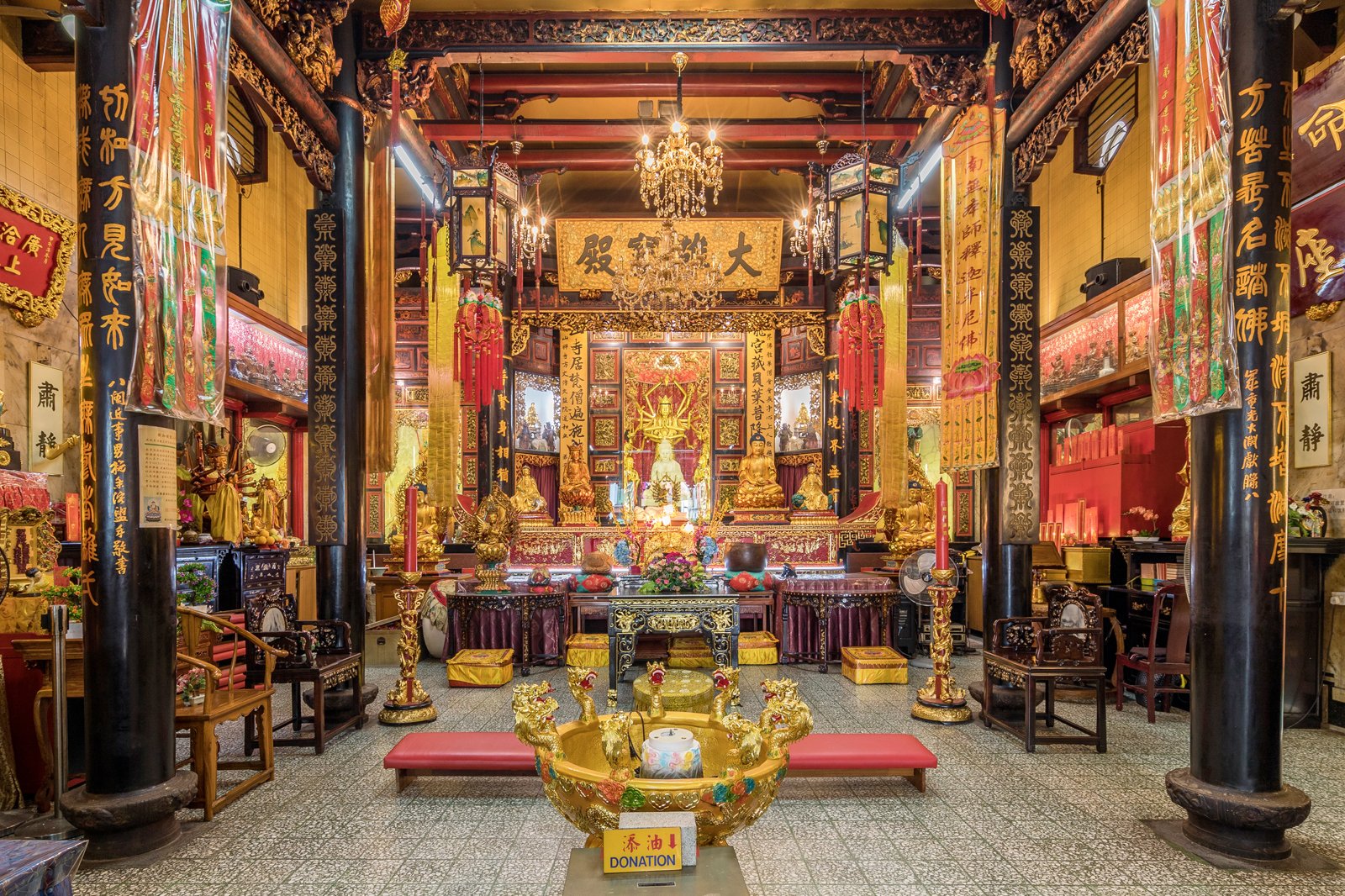 https://mdw-travel-data-us-east-1.s3.amazonaws.com/img/country/Singapore/Little-India/img_01.jpg