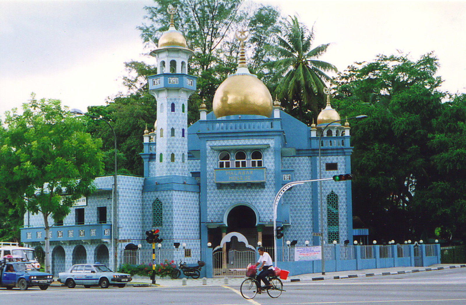 https://mdw-travel-data-us-east-1.s3.amazonaws.com/img/country/Singapore/Malabar-Mosque/img_01.jpg