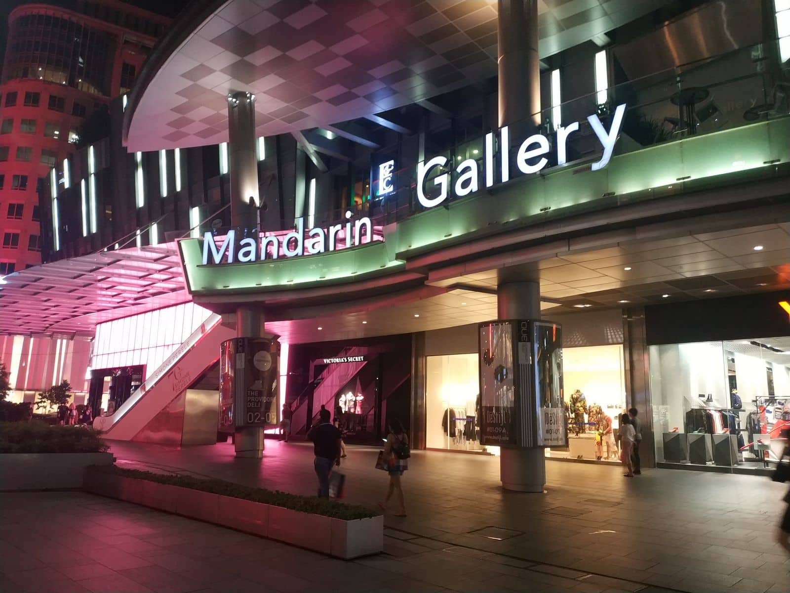https://mdw-travel-data-us-east-1.s3.amazonaws.com/img/country/Singapore/Mandarin-Gallery/img_03.jpg