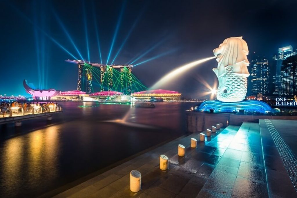 https://mdw-travel-data-us-east-1.s3.amazonaws.com/img/country/Singapore/Marina-Bay-Sands-Light-and-Water-Show/img_01.jpg