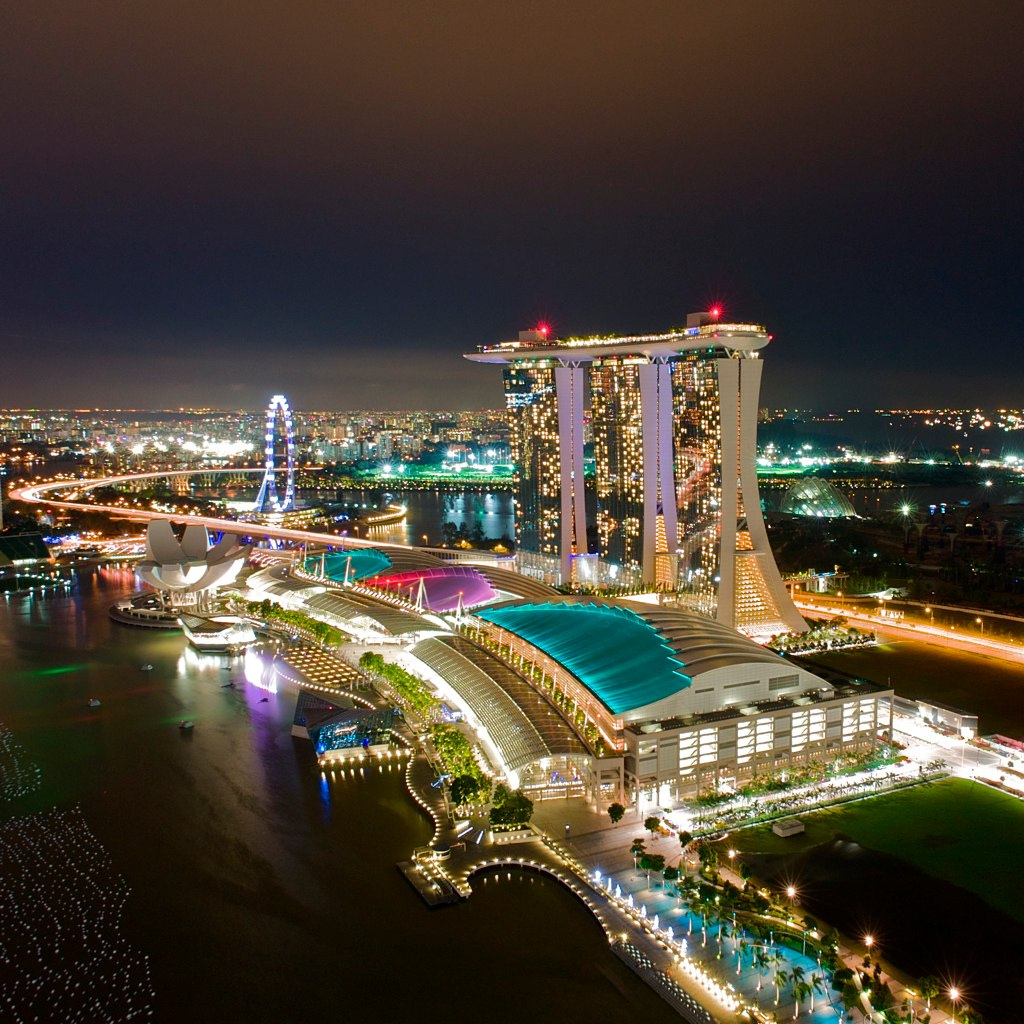 https://mdw-travel-data-us-east-1.s3.amazonaws.com/img/country/Singapore/Marina-Bay-Sands-Light-and-Water-Show/img_02.jpg