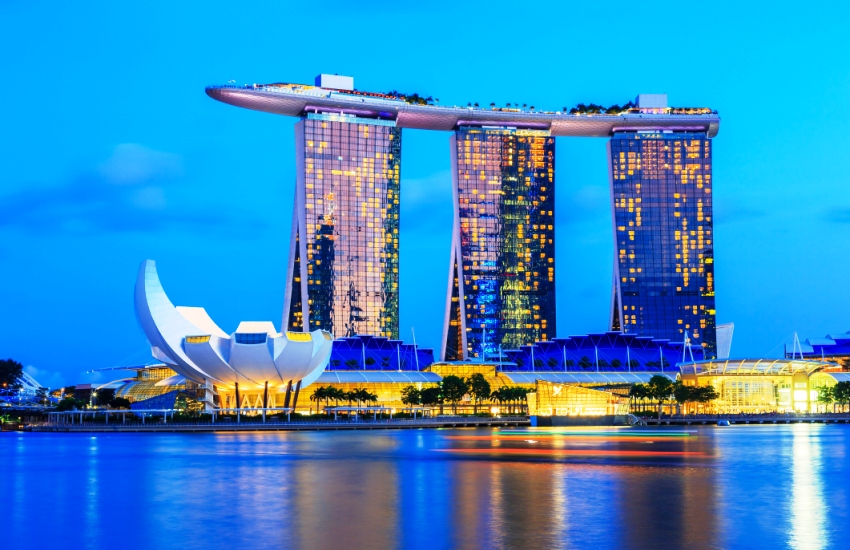https://mdw-travel-data-us-east-1.s3.amazonaws.com/img/country/Singapore/Marina-Bay-Sands-SkyPark/img_01.jpg