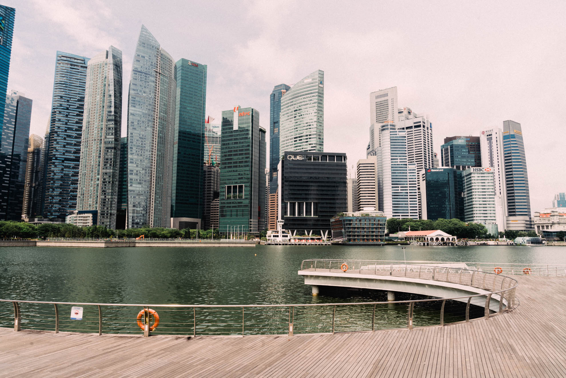 https://mdw-travel-data-us-east-1.s3.amazonaws.com/img/country/Singapore/Marina-Sands-Waterfront-Promenade/img_03.jpg