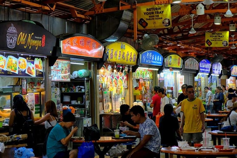 https://mdw-travel-data-us-east-1.s3.amazonaws.com/img/country/Singapore/Maxwell-Food-Centre/img_01.jpg