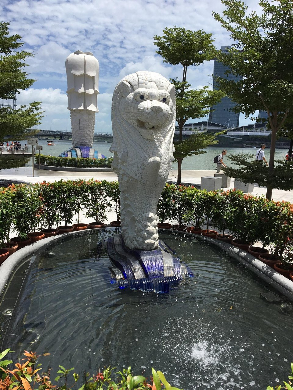 https://mdw-travel-data-us-east-1.s3.amazonaws.com/img/country/Singapore/Merlion-Park/img_02.jpg