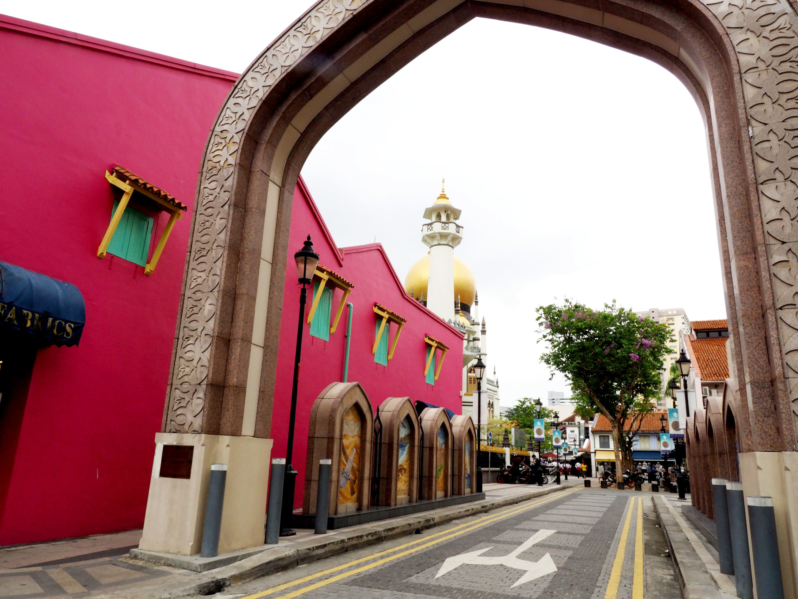 https://mdw-travel-data-us-east-1.s3.amazonaws.com/img/country/Singapore/Muscat-Street/img_02.jpg