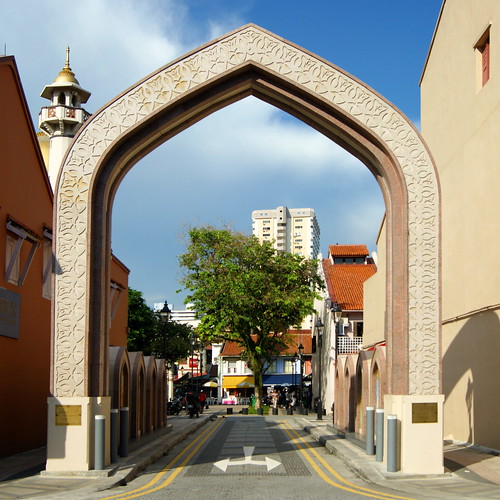 https://mdw-travel-data-us-east-1.s3.amazonaws.com/img/country/Singapore/Muscat-Street/img_03.jpg
