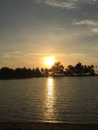 https://mdw-travel-data-us-east-1.s3.amazonaws.com/img/country/Singapore/Pulau-Hantu/img_02.jpg