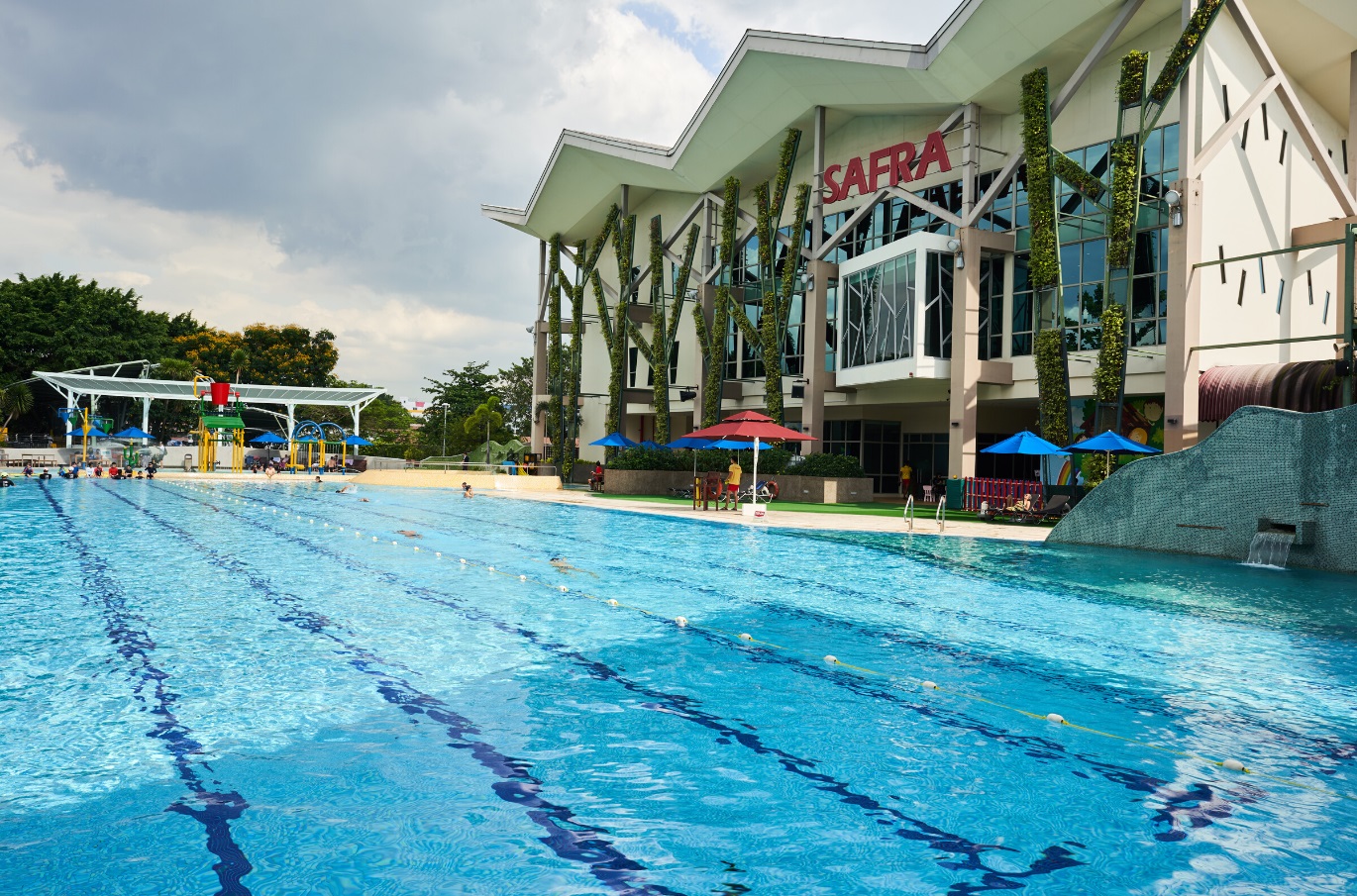 https://mdw-travel-data-us-east-1.s3.amazonaws.com/img/country/Singapore/Safra-Jurong/img_03.jpg
