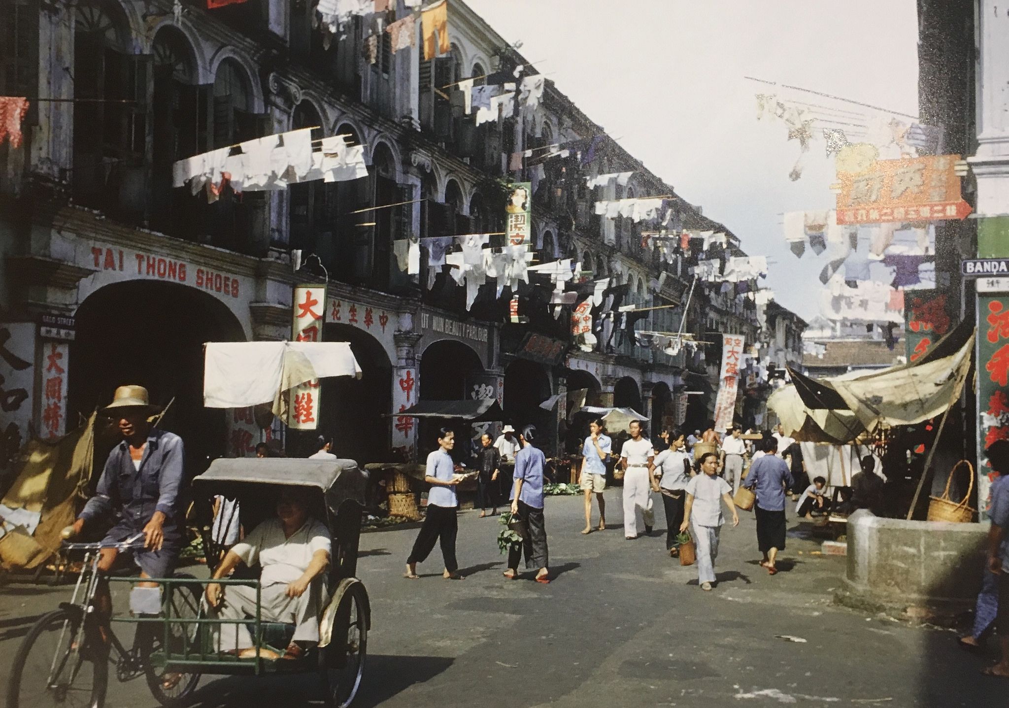 https://mdw-travel-data-us-east-1.s3.amazonaws.com/img/country/Singapore/Sago-Street/img_02.jpg