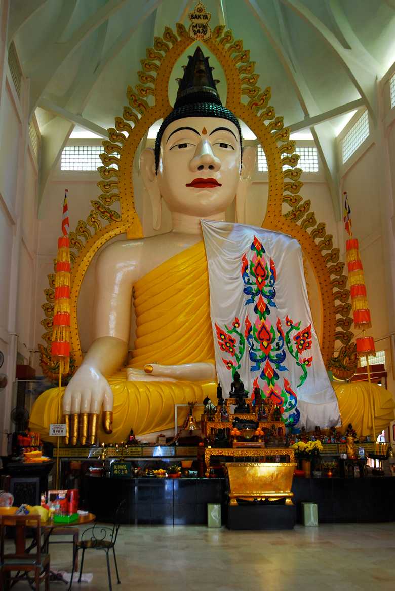 https://mdw-travel-data-us-east-1.s3.amazonaws.com/img/country/Singapore/Sakya-Muni-Buddha-Gaya-Temple/img_02.jpg