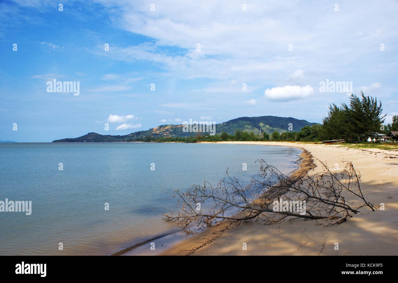 https://mdw-travel-data-us-east-1.s3.amazonaws.com/img/country/Singapore/Samudera-Beach-Resort/img_03.jpg