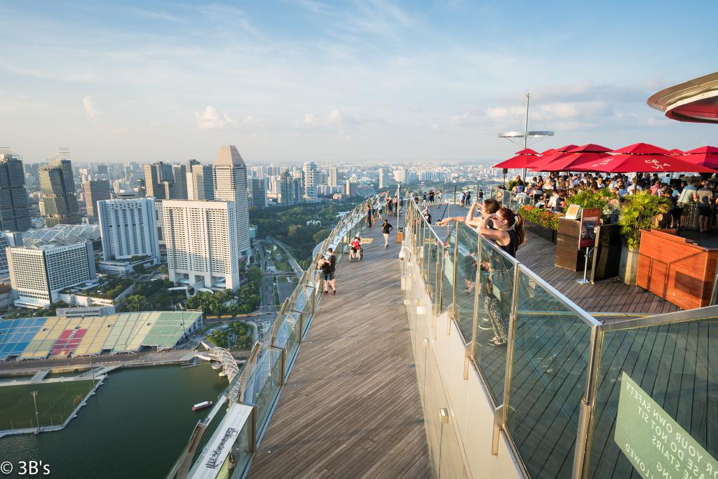 https://mdw-travel-data-us-east-1.s3.amazonaws.com/img/country/Singapore/Sands-SkyPark-Observation-Deck/img_01.jpg