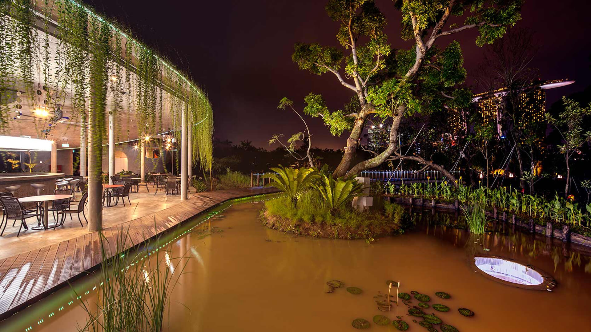 https://mdw-travel-data-us-east-1.s3.amazonaws.com/img/country/Singapore/Satay-By-The-Bay/img_01.jpg