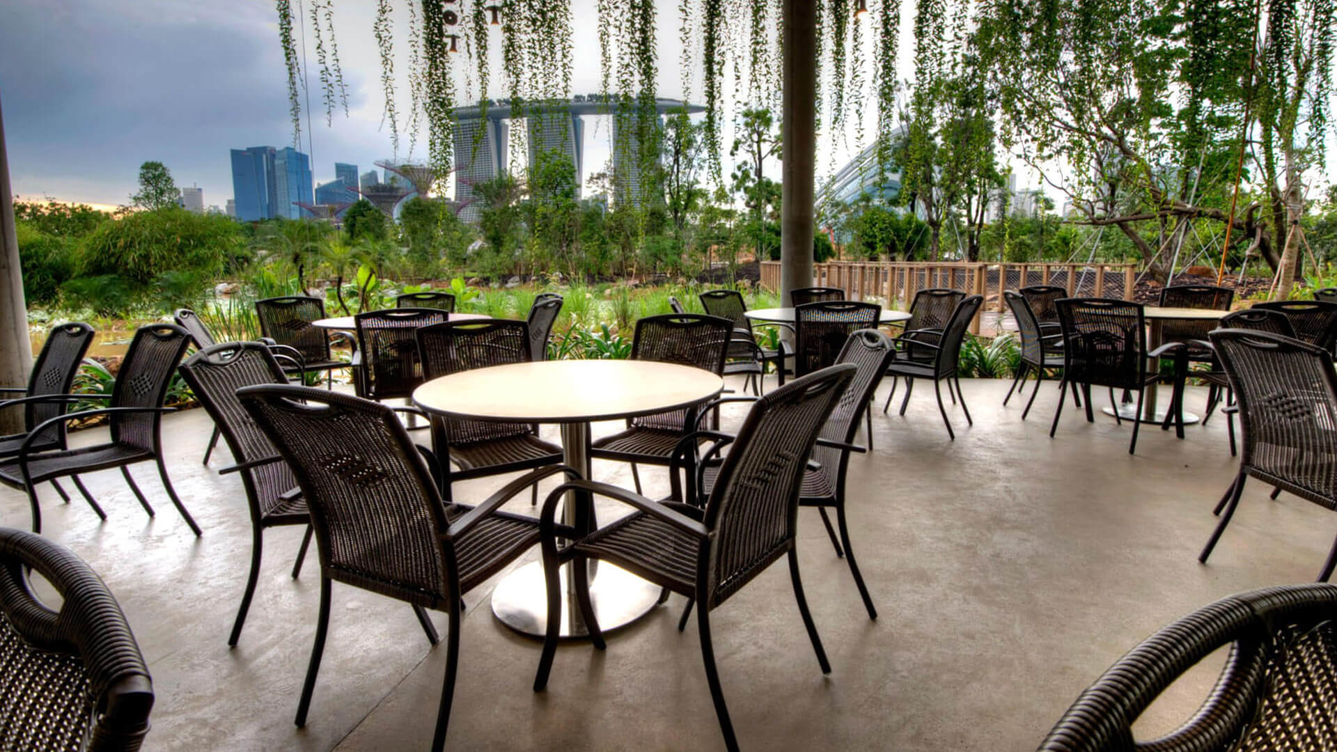 https://mdw-travel-data-us-east-1.s3.amazonaws.com/img/country/Singapore/Satay-By-The-Bay/img_02.jpg