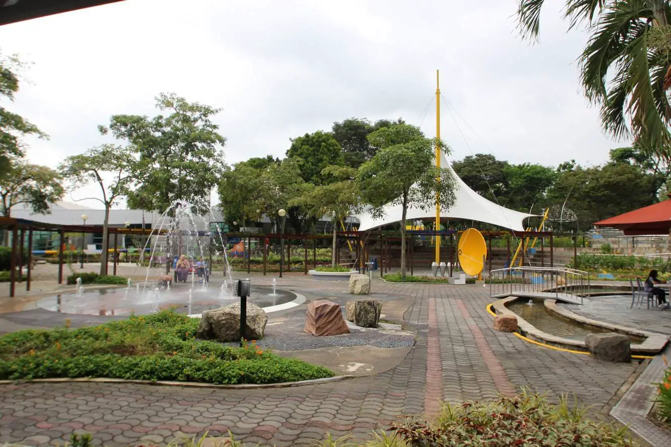 https://mdw-travel-data-us-east-1.s3.amazonaws.com/img/country/Singapore/Science-Centre-Singapore/img_00.jpg