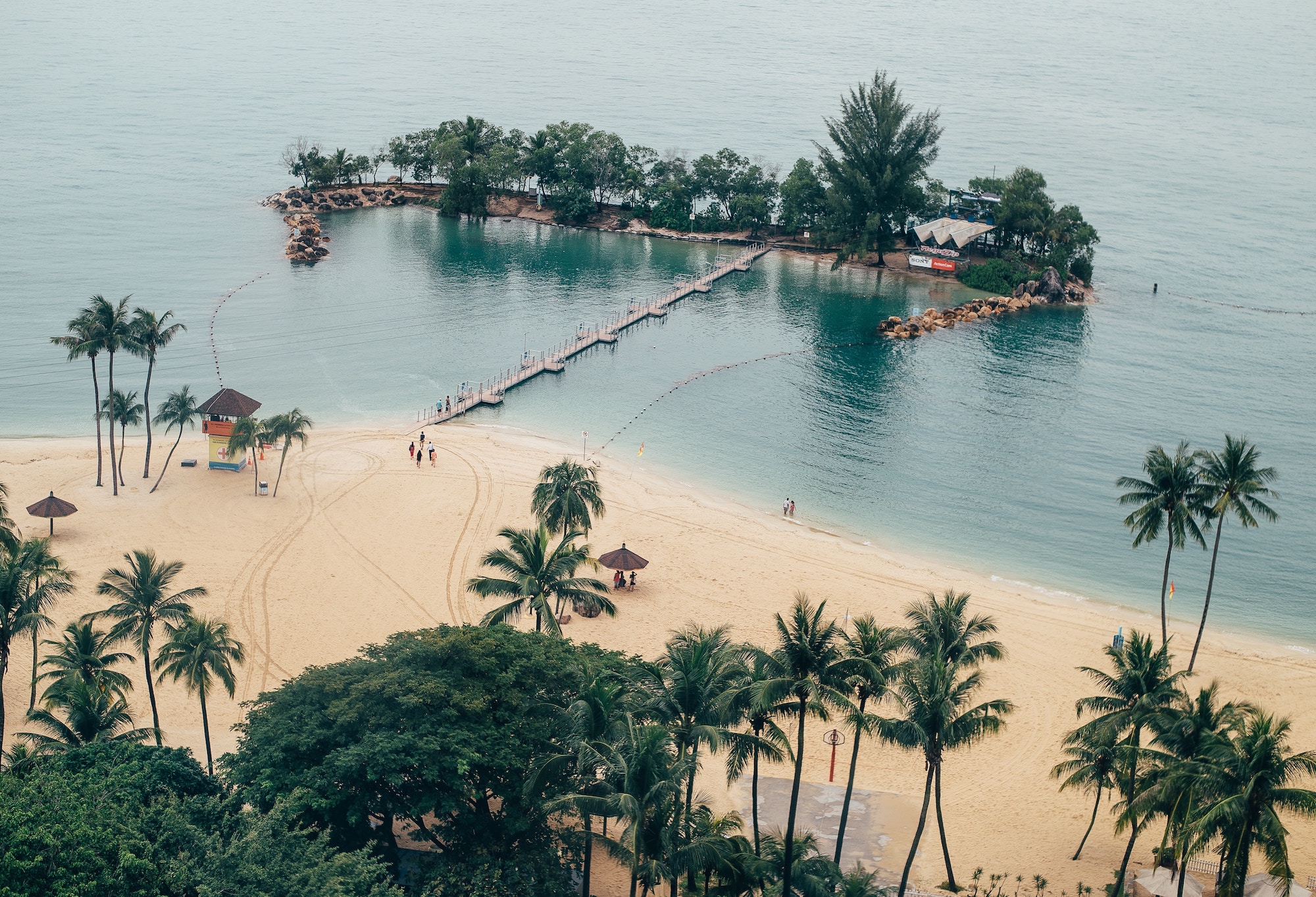 https://mdw-travel-data-us-east-1.s3.amazonaws.com/img/country/Singapore/Sentosa-Beaches/img_03.jpg