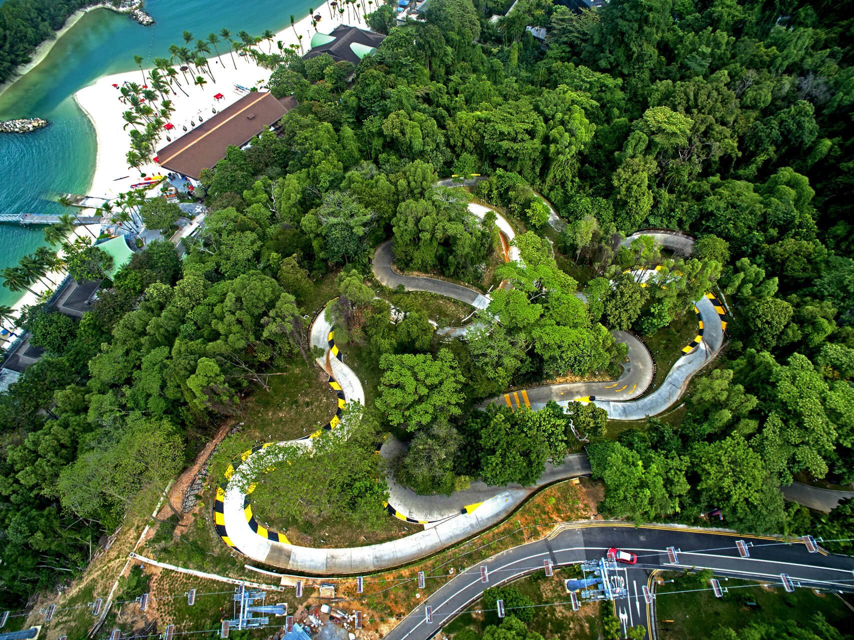 https://mdw-travel-data-us-east-1.s3.amazonaws.com/img/country/Singapore/Sentosa-Luge-and-Skyride/img_02.jpg