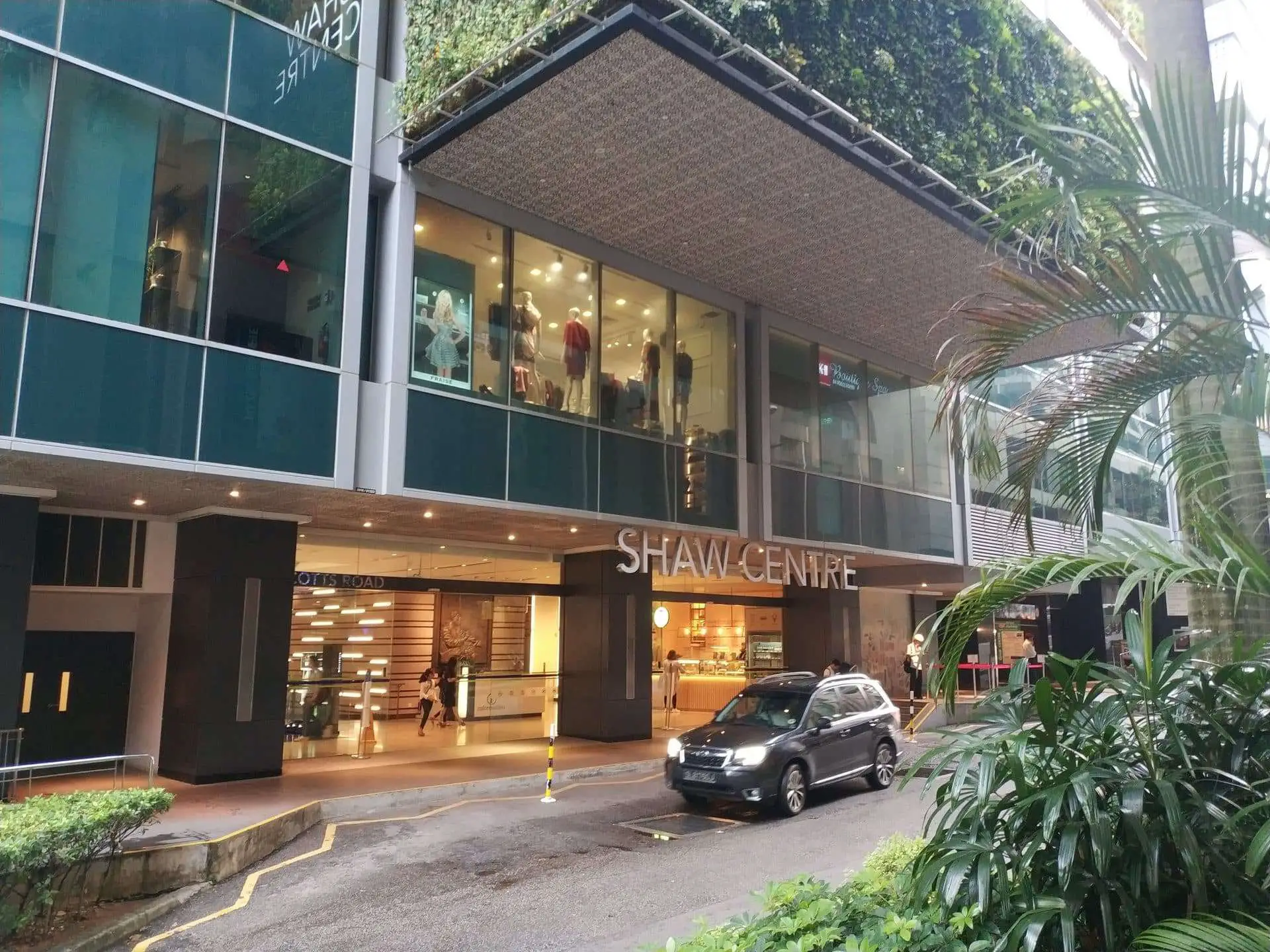 https://mdw-travel-data-us-east-1.s3.amazonaws.com/img/country/Singapore/Shaw-House-and-Centre/img_03.jpg