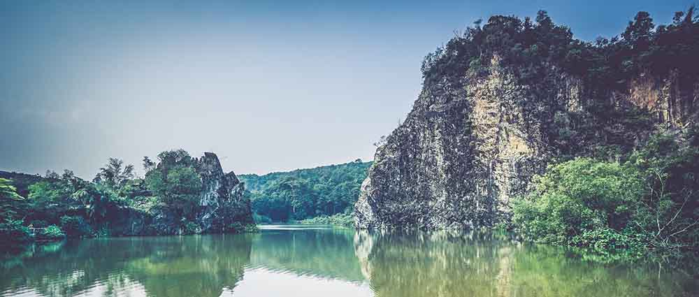 https://mdw-travel-data-us-east-1.s3.amazonaws.com/img/country/Singapore/Singapore-Quarry/img_00.jpg