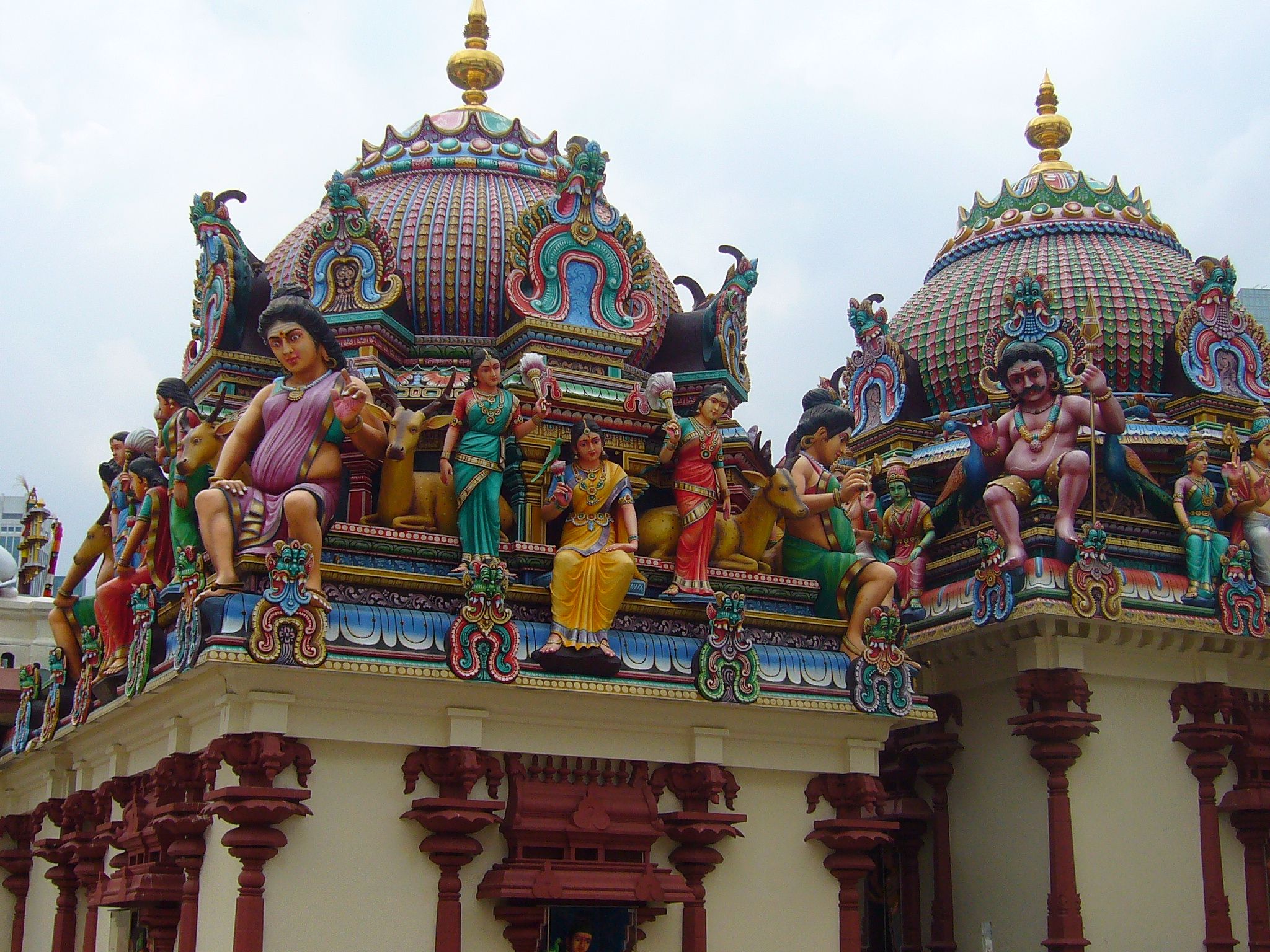 https://mdw-travel-data-us-east-1.s3.amazonaws.com/img/country/Singapore/Sri-Mariamman-Temple/img_01.jpg