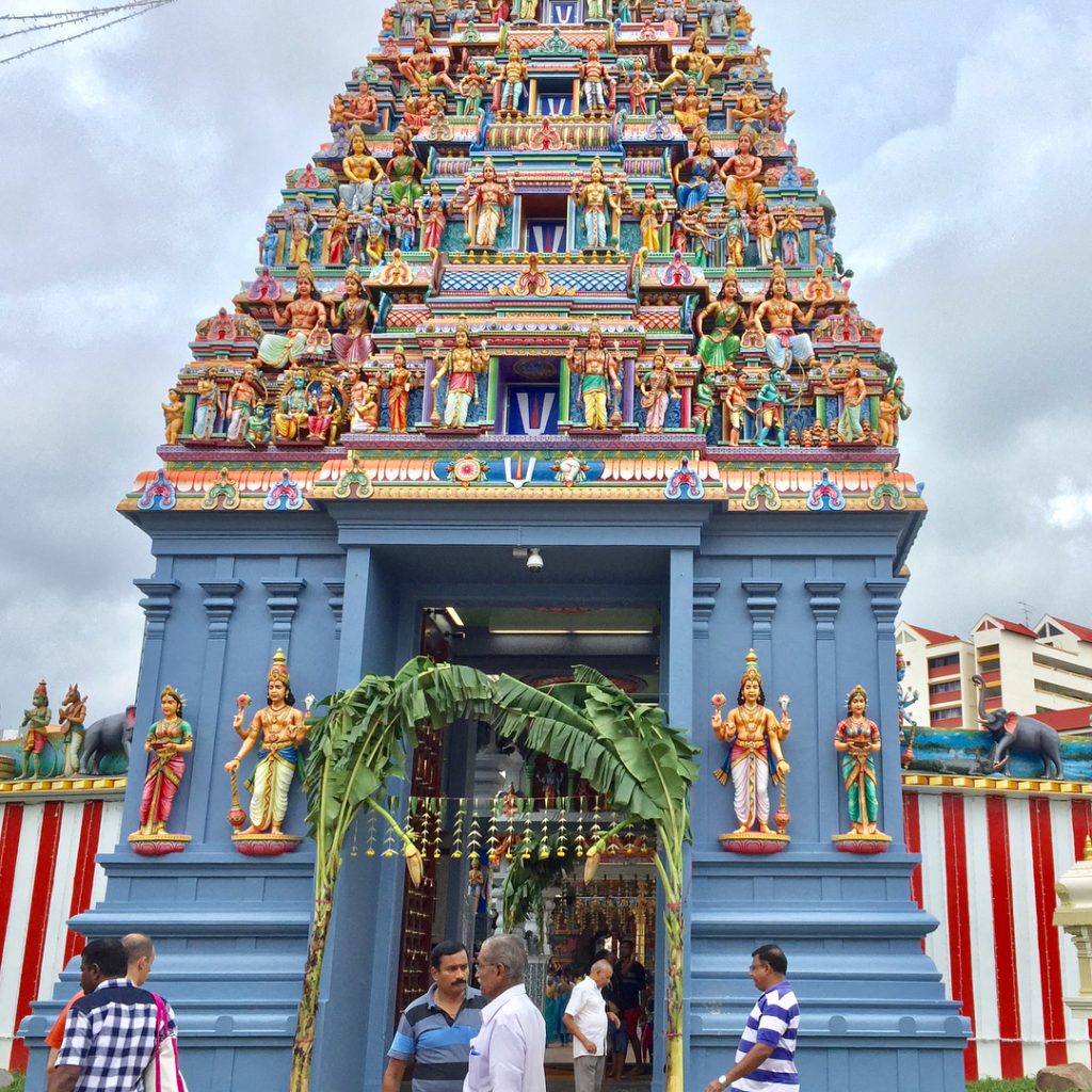 https://mdw-travel-data-us-east-1.s3.amazonaws.com/img/country/Singapore/Sri-Srinivasa-Perumal-Temple/img_02.jpg