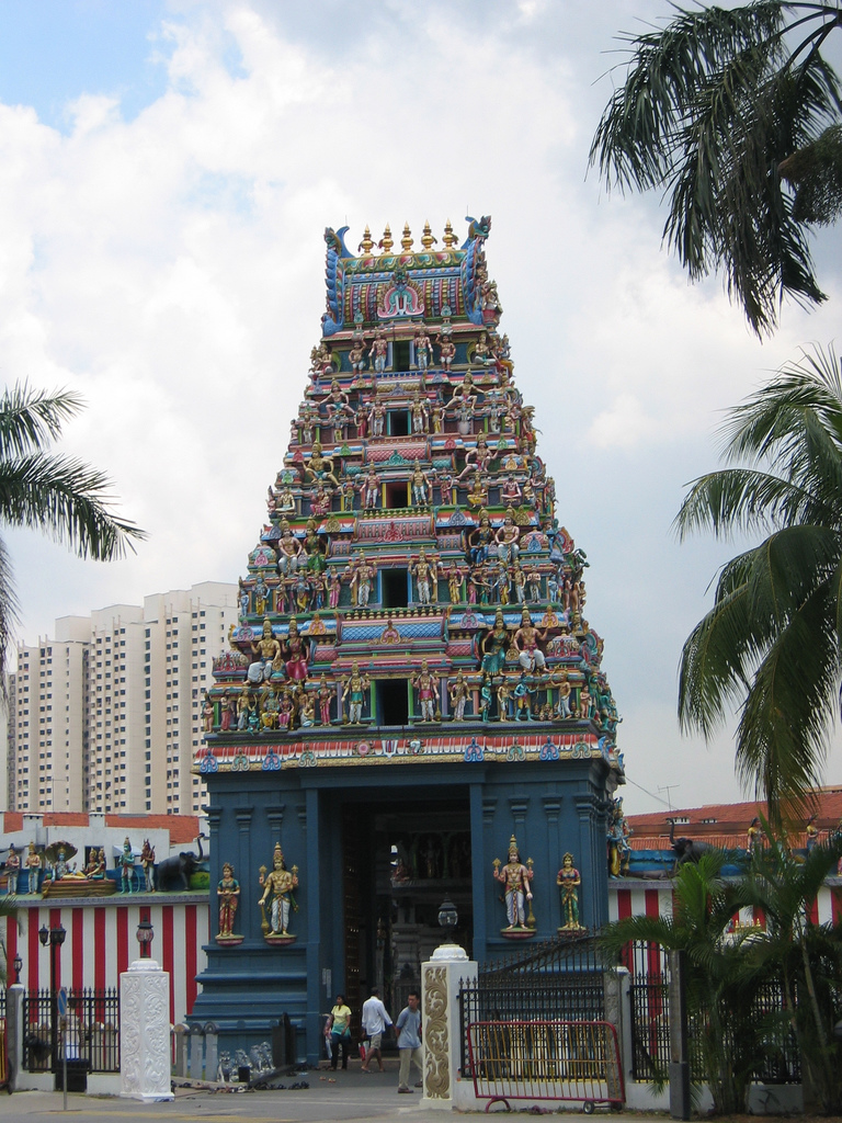 https://mdw-travel-data-us-east-1.s3.amazonaws.com/img/country/Singapore/Sri-Srinivasa-Perumal-Temple/img_03.jpg