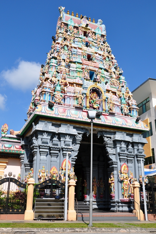 https://mdw-travel-data-us-east-1.s3.amazonaws.com/img/country/Singapore/Sri-Vadapathira-Kaliamman-Temple/img_01.jpg
