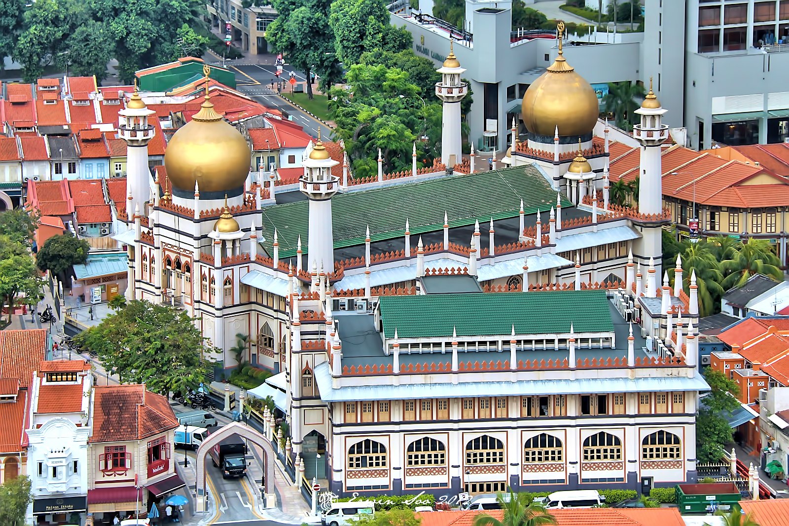 https://mdw-travel-data-us-east-1.s3.amazonaws.com/img/country/Singapore/Sultan-Mosque/img_02.jpg