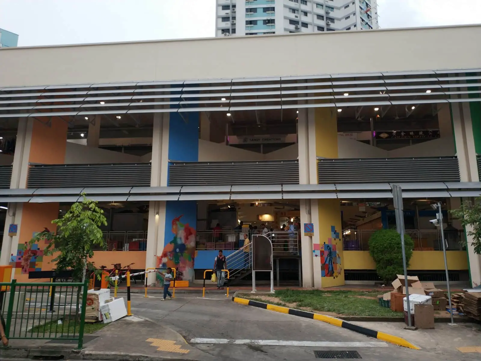 https://mdw-travel-data-us-east-1.s3.amazonaws.com/img/country/Singapore/Tekka-Centre/img_03.jpg