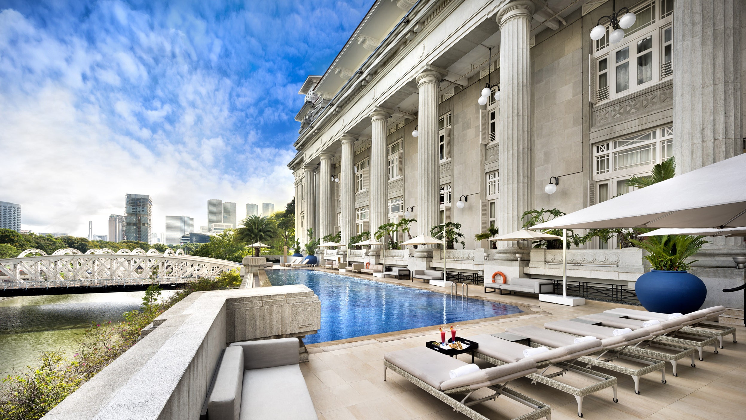 https://mdw-travel-data-us-east-1.s3.amazonaws.com/img/country/Singapore/The-Fullerton-Hotel-Singapore/img_03.jpg