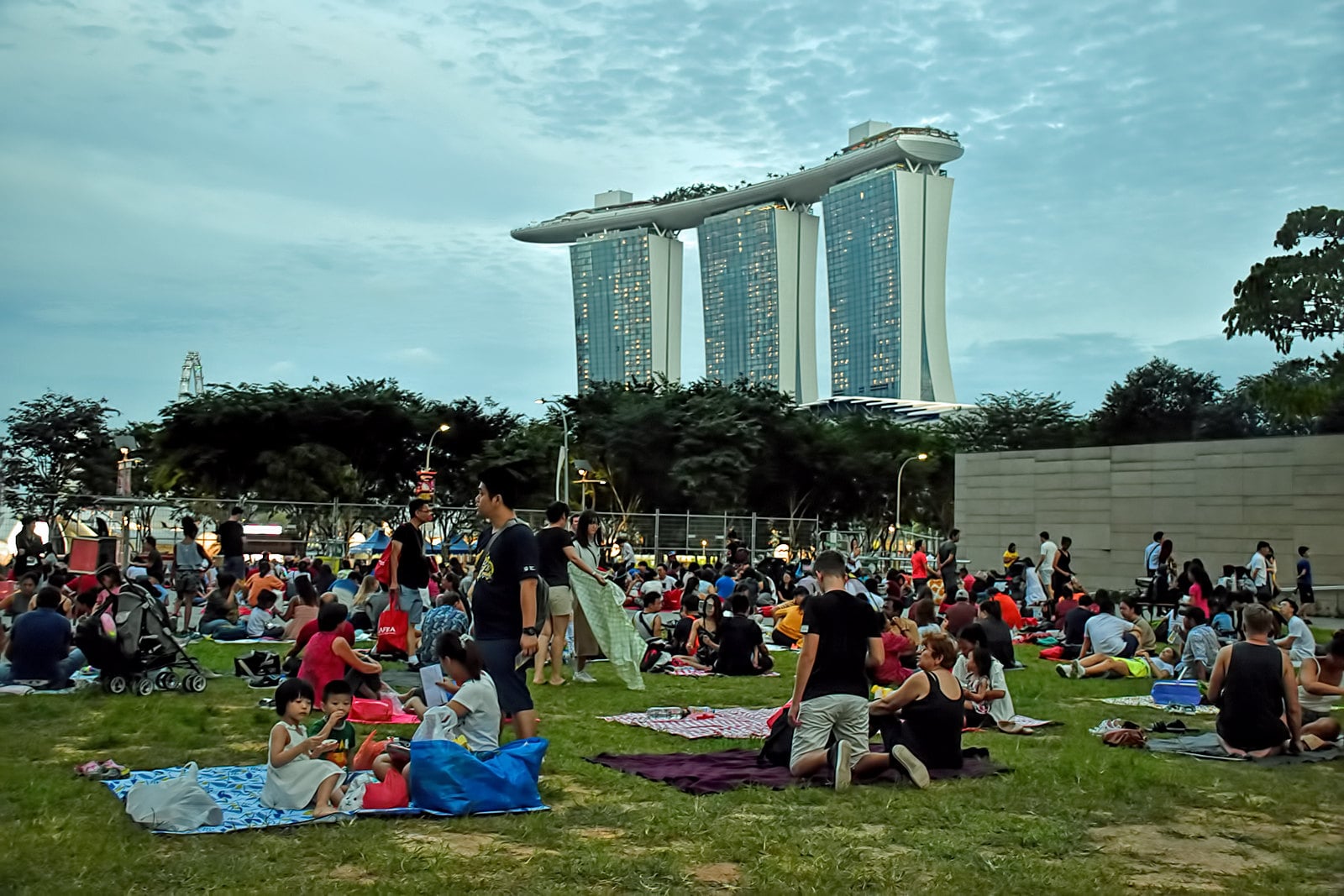https://mdw-travel-data-us-east-1.s3.amazonaws.com/img/country/Singapore/The-Lawn-@-Marina-Bay/img_02.jpg