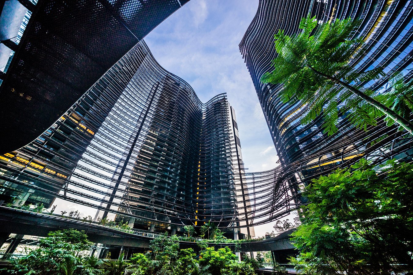 https://mdw-travel-data-us-east-1.s3.amazonaws.com/img/country/Singapore/The-Star-Vista/img_03.jpg