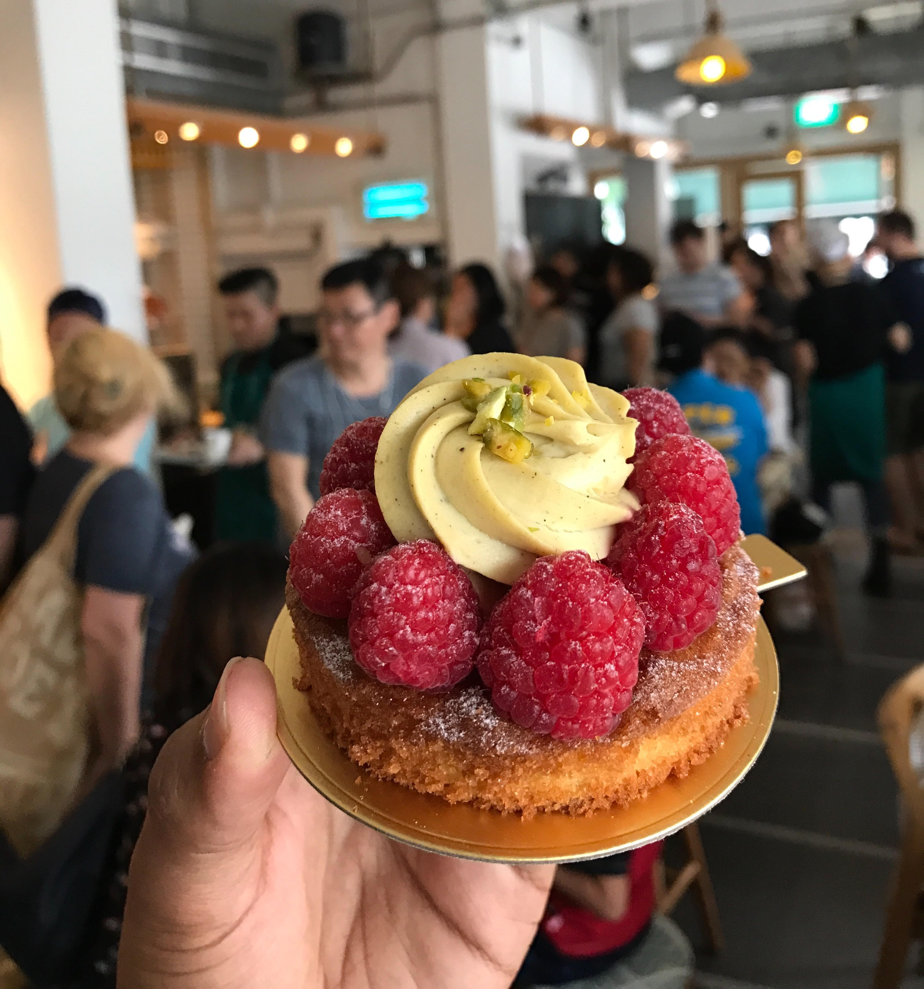 https://mdw-travel-data-us-east-1.s3.amazonaws.com/img/country/Singapore/Tiong-Bahru-Bakery/img_00.jpg