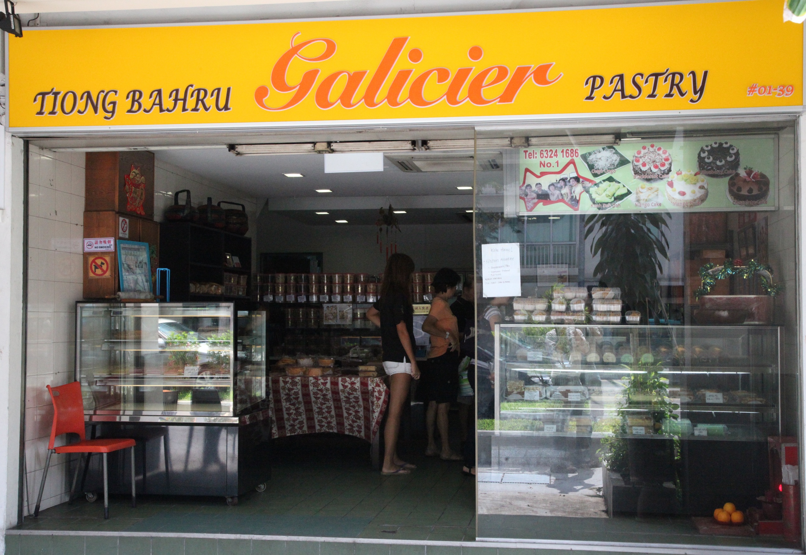 https://mdw-travel-data-us-east-1.s3.amazonaws.com/img/country/Singapore/Tiong-Bahru-Galicier-Pastry/img_00.jpg