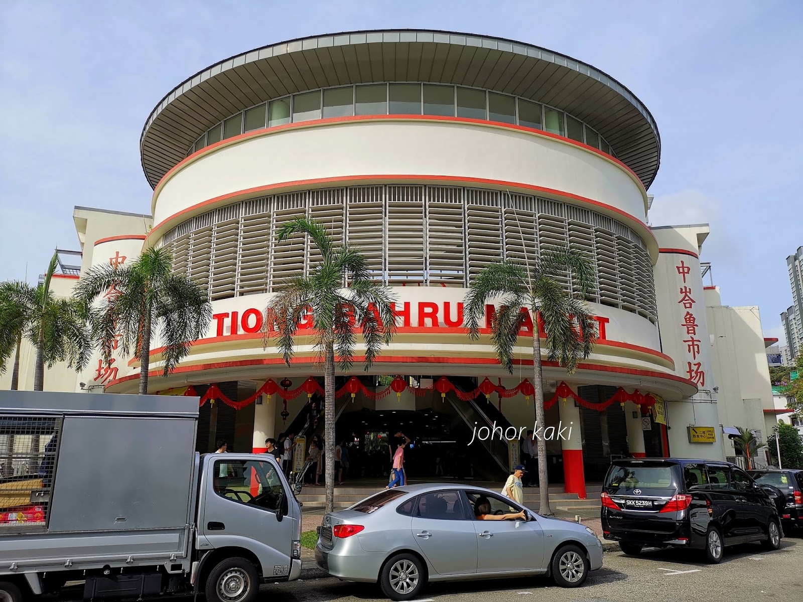 https://mdw-travel-data-us-east-1.s3.amazonaws.com/img/country/Singapore/Tiong-Bahru-Market/img_01.jpg