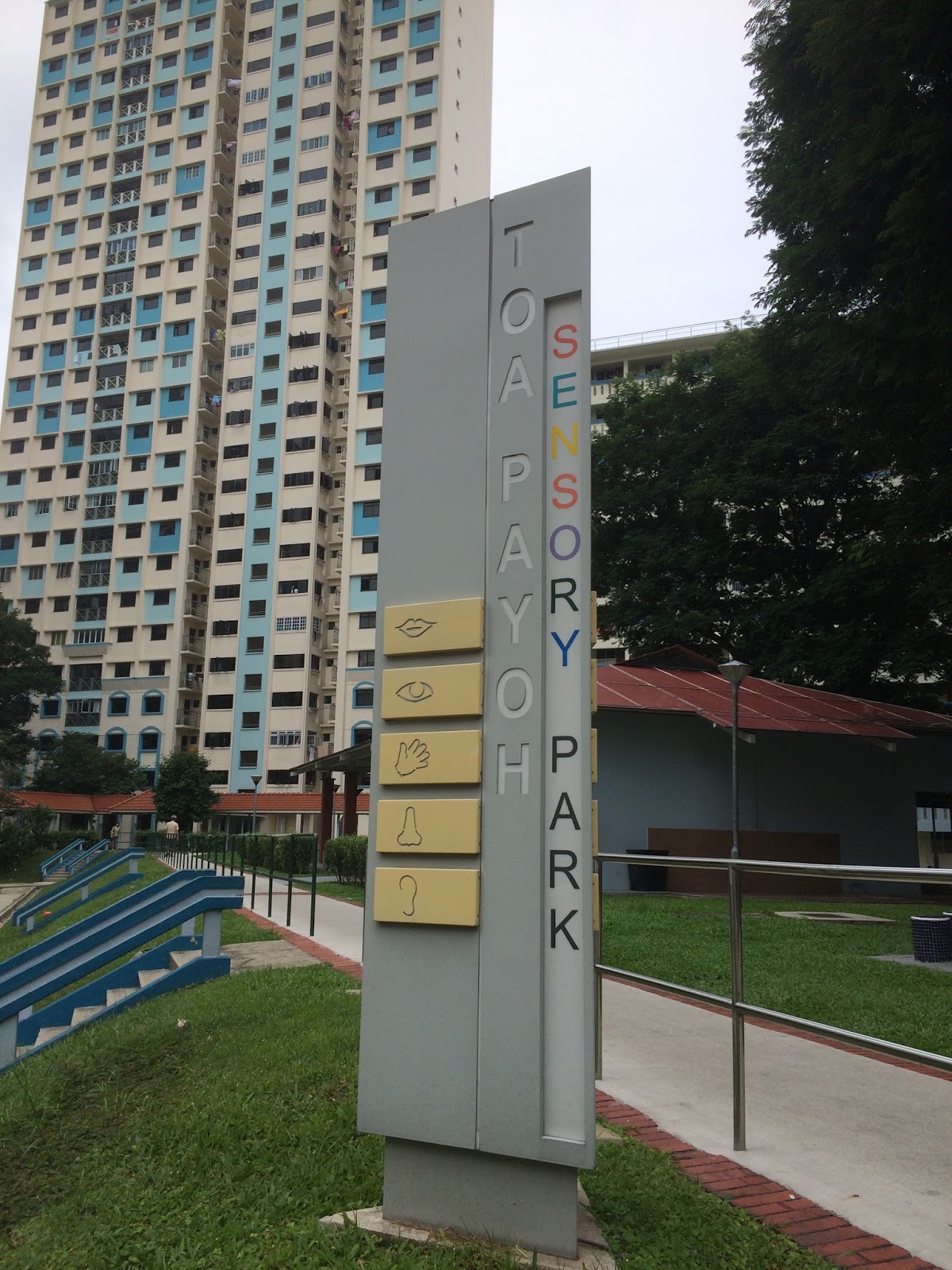 https://mdw-travel-data-us-east-1.s3.amazonaws.com/img/country/Singapore/Toa-Payoh-Sensory-Park/img_00.jpg