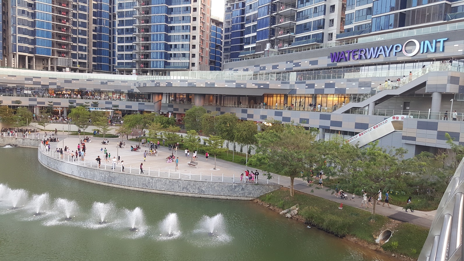 https://mdw-travel-data-us-east-1.s3.amazonaws.com/img/country/Singapore/Waterway-Point/img_01.jpg
