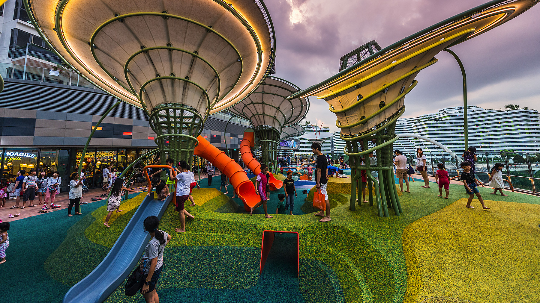 https://mdw-travel-data-us-east-1.s3.amazonaws.com/img/country/Singapore/Waterway-Point/img_02.jpg