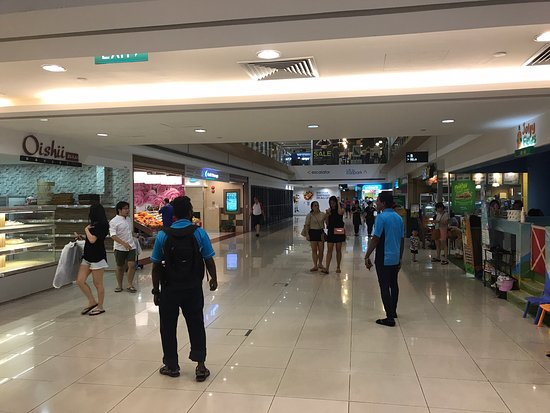 https://mdw-travel-data-us-east-1.s3.amazonaws.com/img/country/Singapore/West-Coast-Plaza/img_02.jpg