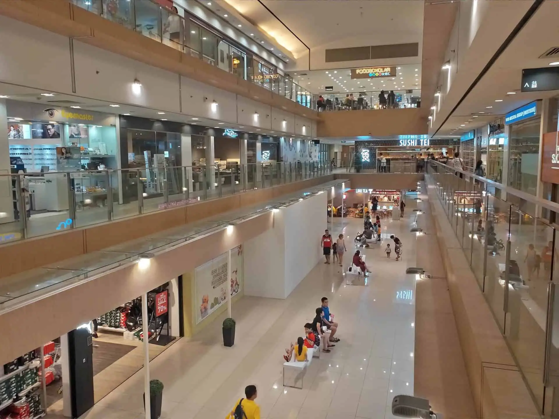 https://mdw-travel-data-us-east-1.s3.amazonaws.com/img/country/Singapore/West-Coast-Plaza/img_03.jpg