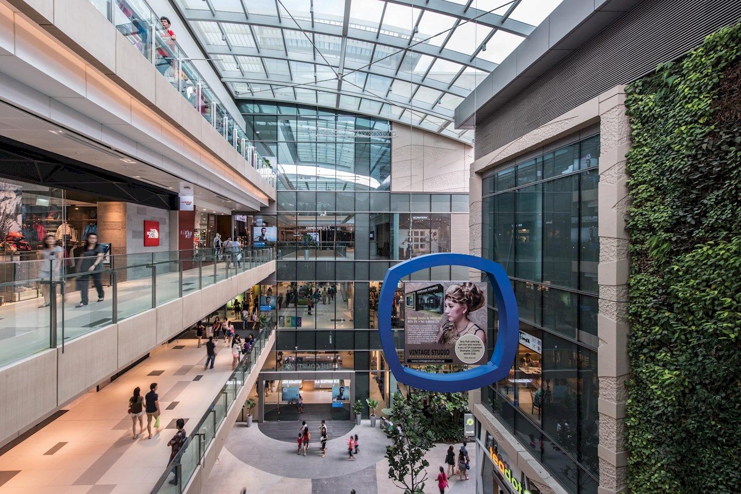 https://mdw-travel-data-us-east-1.s3.amazonaws.com/img/country/Singapore/Westgate-Shopping-Mall/img_03.jpg
