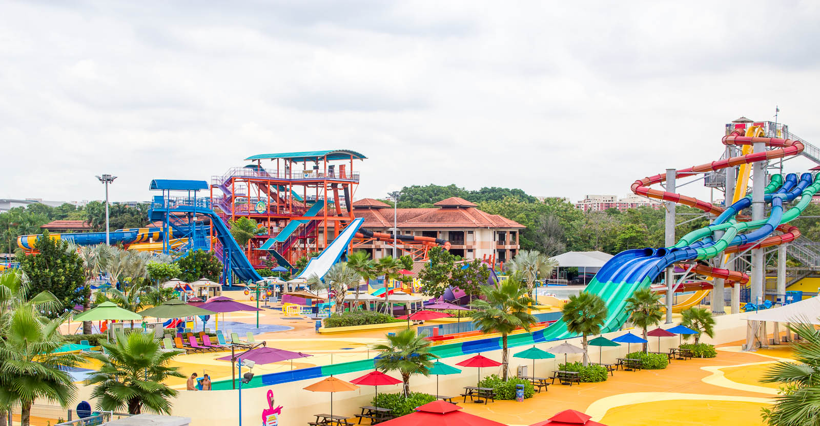 https://mdw-travel-data-us-east-1.s3.amazonaws.com/img/country/Singapore/Wild-Wild-Wet/img_00.jpg