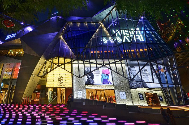https://mdw-travel-data-us-east-1.s3.amazonaws.com/img/country/Singapore/Wisma-Atria/img_01.jpg