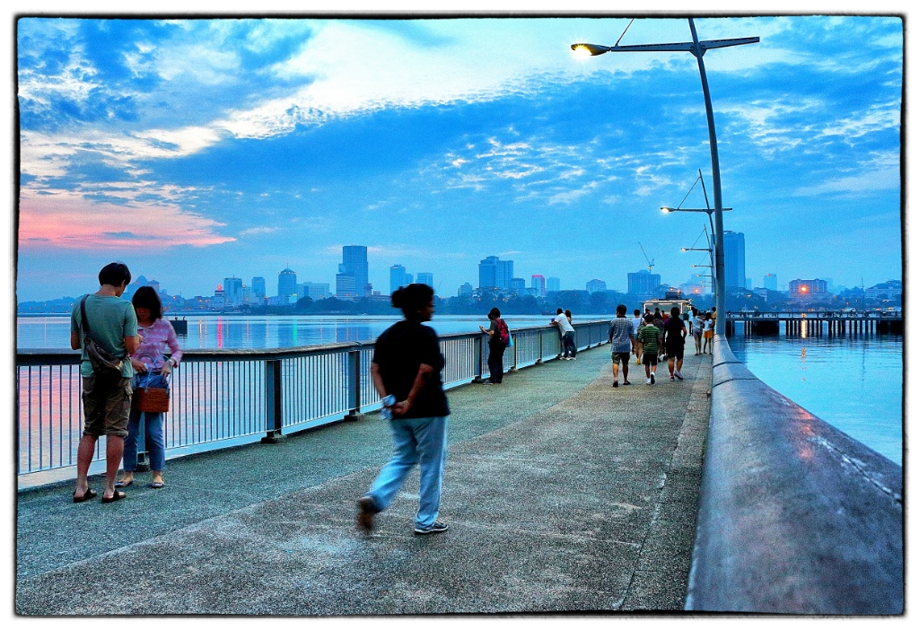 https://mdw-travel-data-us-east-1.s3.amazonaws.com/img/country/Singapore/Woodlands-Waterfront-Park/img_01.jpg