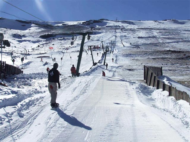 https://mdw-travel-data-us-east-1.s3.amazonaws.com/img/country/South-Africa/Afri-Ski/img_02.jpg
