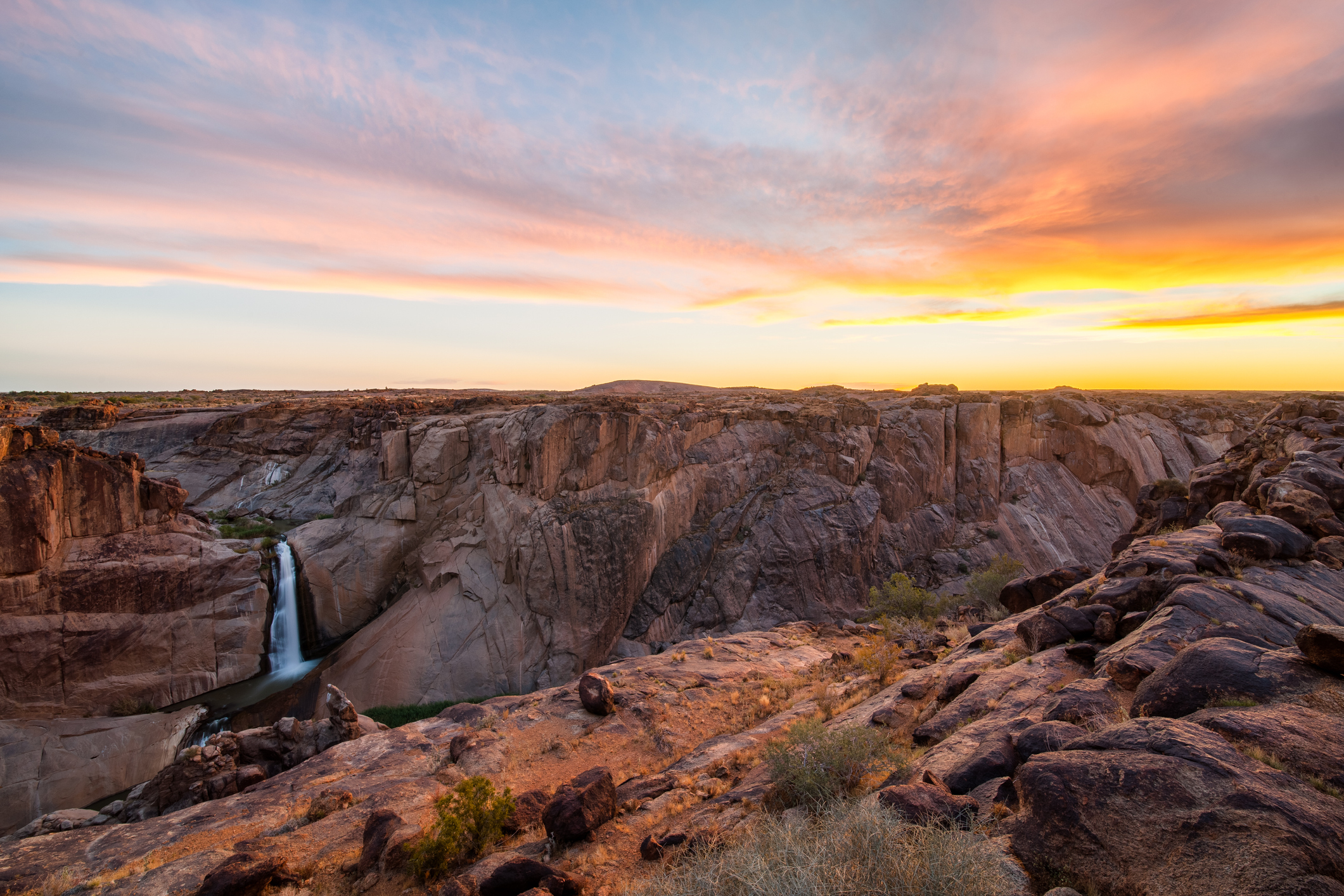 https://mdw-travel-data-us-east-1.s3.amazonaws.com/img/country/South-Africa/Augrabies-Falls-National-Park/img_02.jpg